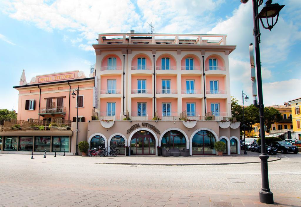 Hotel Vittorio Desenzano del Garda Exteriör bild