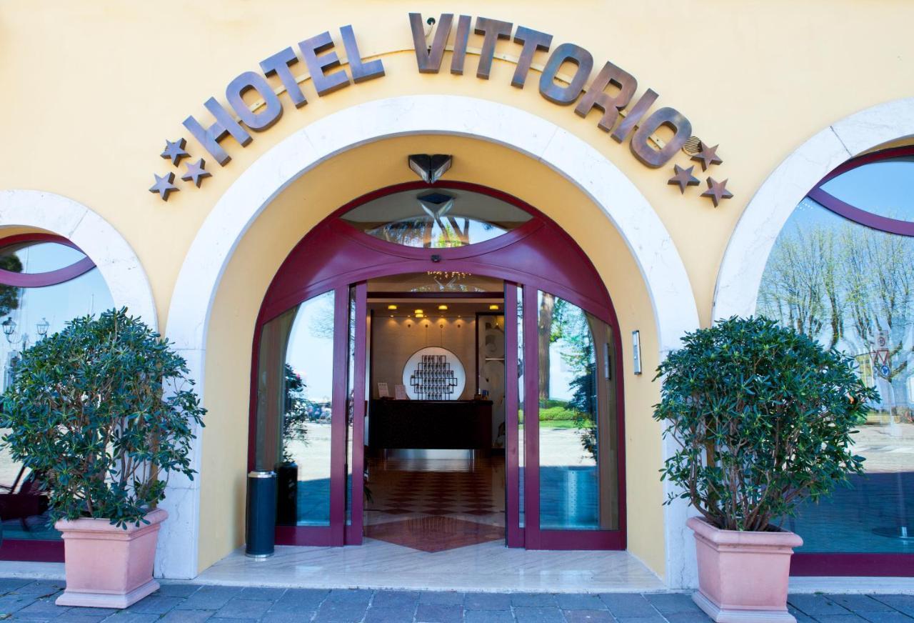 Hotel Vittorio Desenzano del Garda Exteriör bild